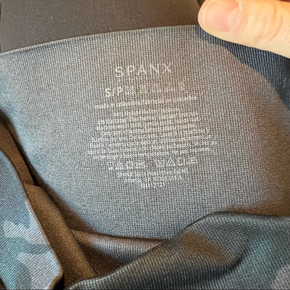 SPANX Look At Me Now Camo Seamless Leggings S - Picture 8 of 8